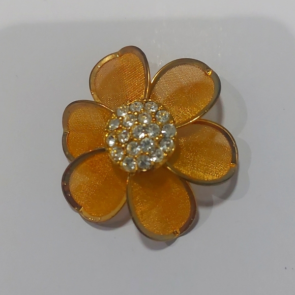 Beautiful gold n rhinestones brooch - Picture 1 of 2